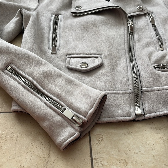 Zara faux suede moto jacket with zipper closure, light grey, womens size xs - Picture 3 of 5
